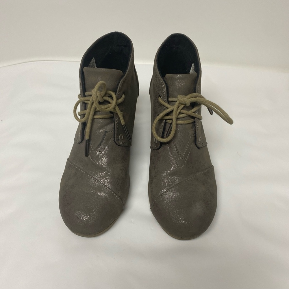 Toms Wedge Booties Silver Metallic Women's Taupe Ankle Boots Lace Up Size 7.5